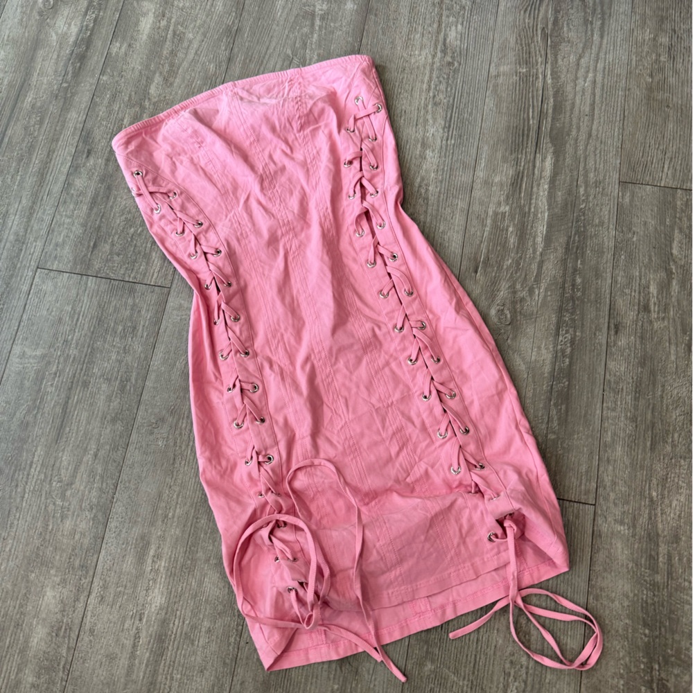 BUNDLE 2 ITEMS FOR $8✨

🌸BOUTIQUE pretty pink dress ✨ - Picture 5 of 6